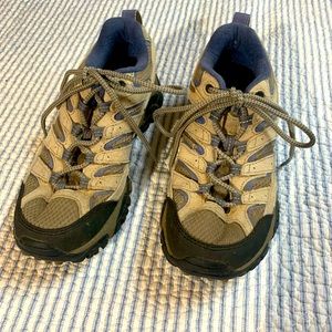 Merrell tennis shoe size 6
